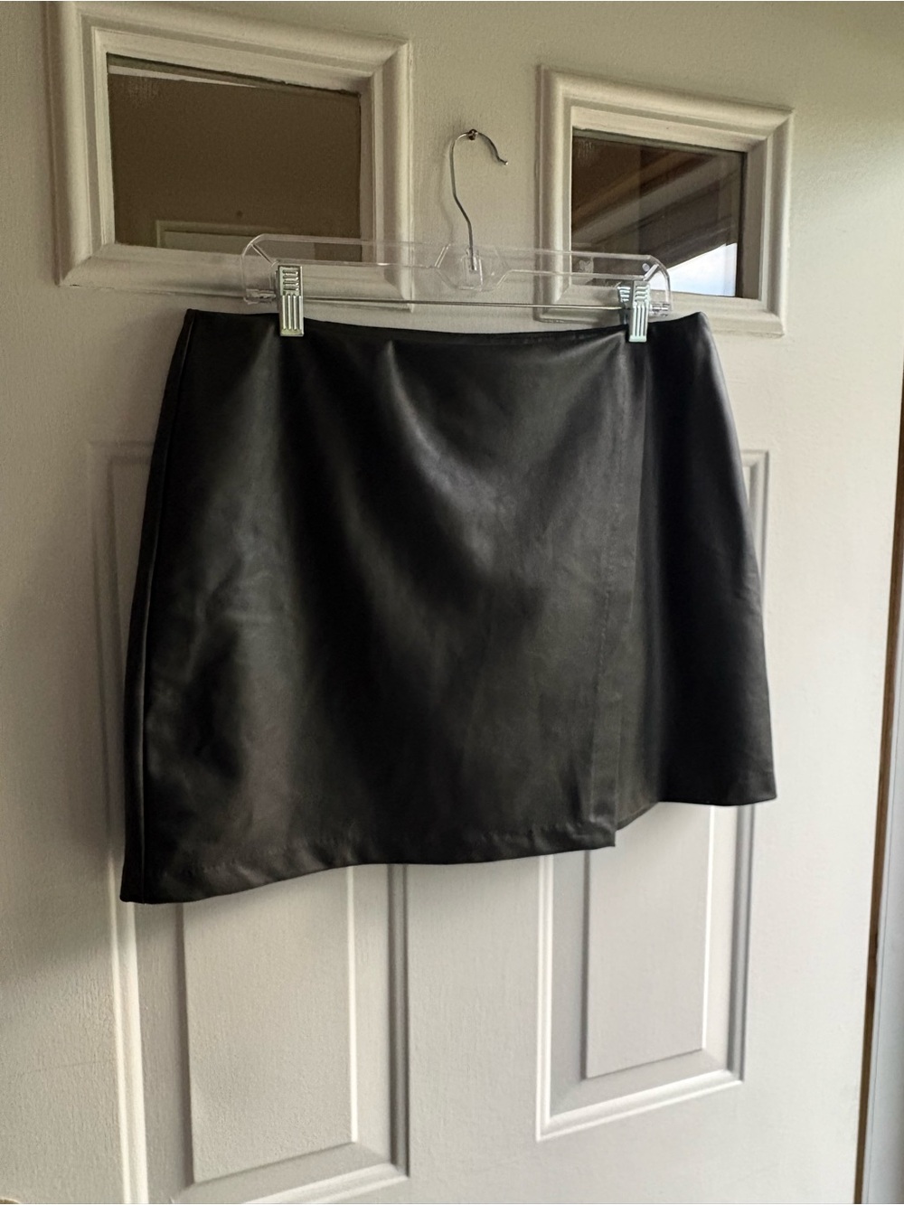 Old Navy Black Faux Leather Mini Skirt Overlap Detail Side Zipper Women’s L